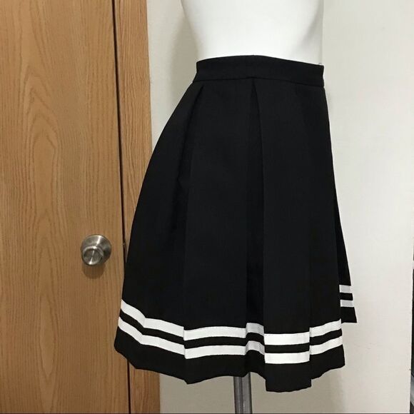 Hot Topic Black Pleat Tennis Skirt New With Tag Size MD - Picture 3 of 11